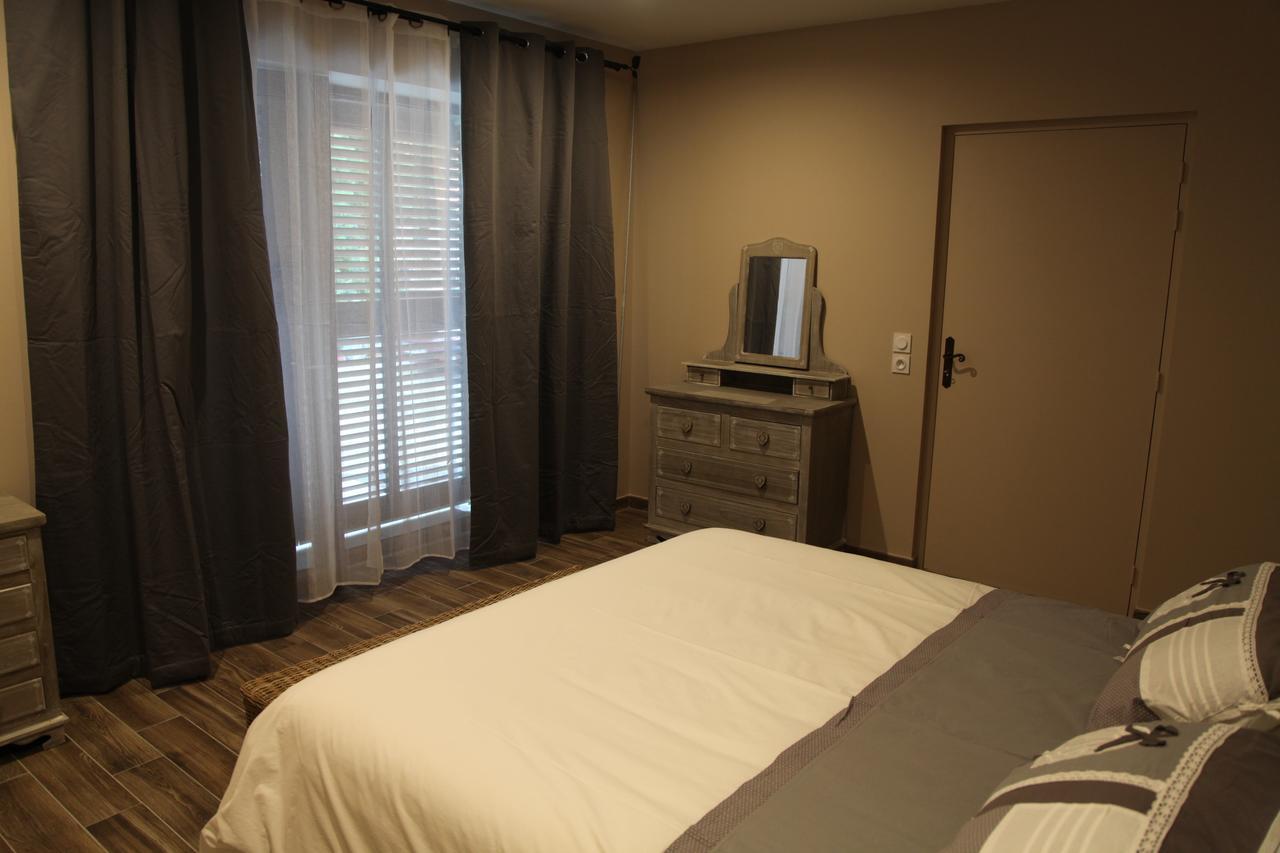 Le Miroir Des Etoiles Bed & Breakfast Pomport Room photo
