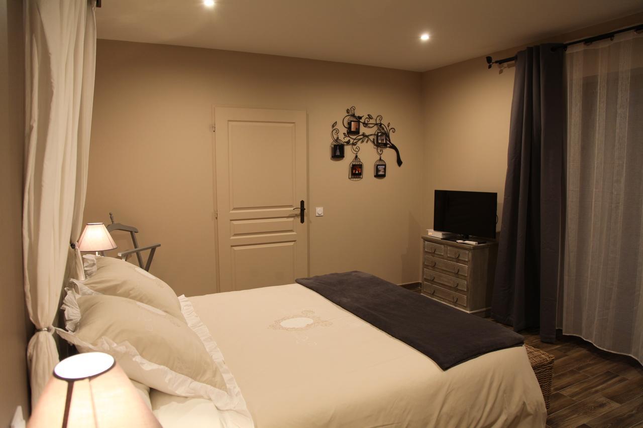 Le Miroir Des Etoiles Bed & Breakfast Pomport Room photo